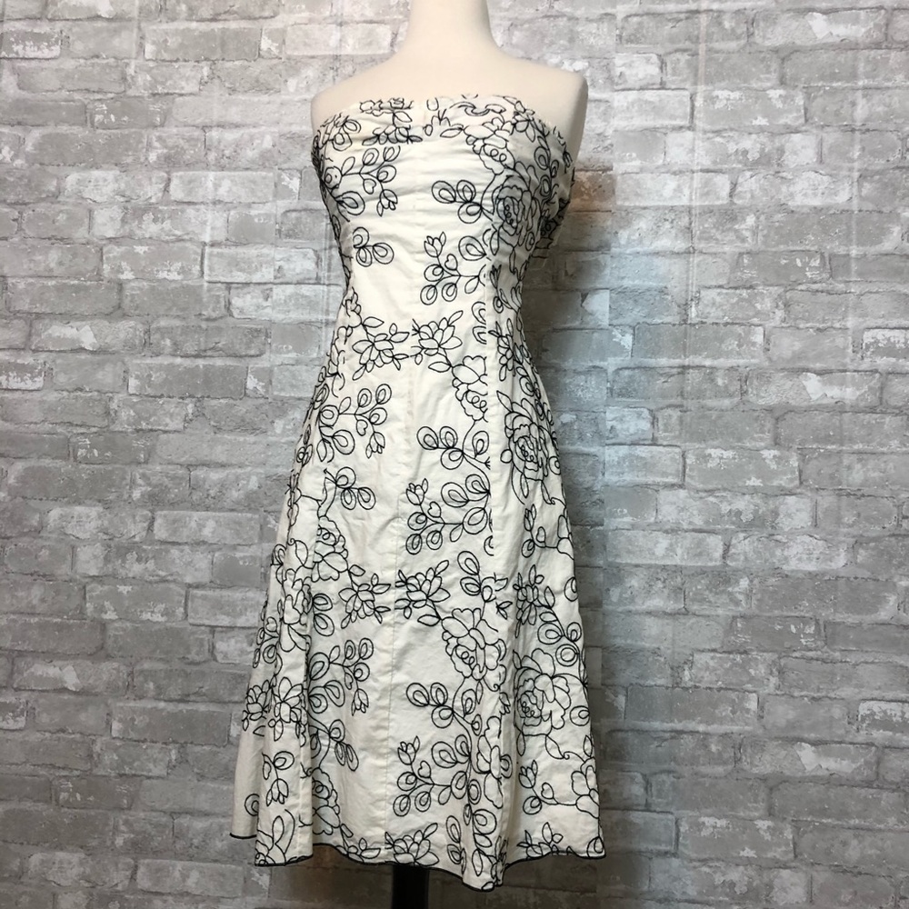 Size S Embroidered Strapless Dress